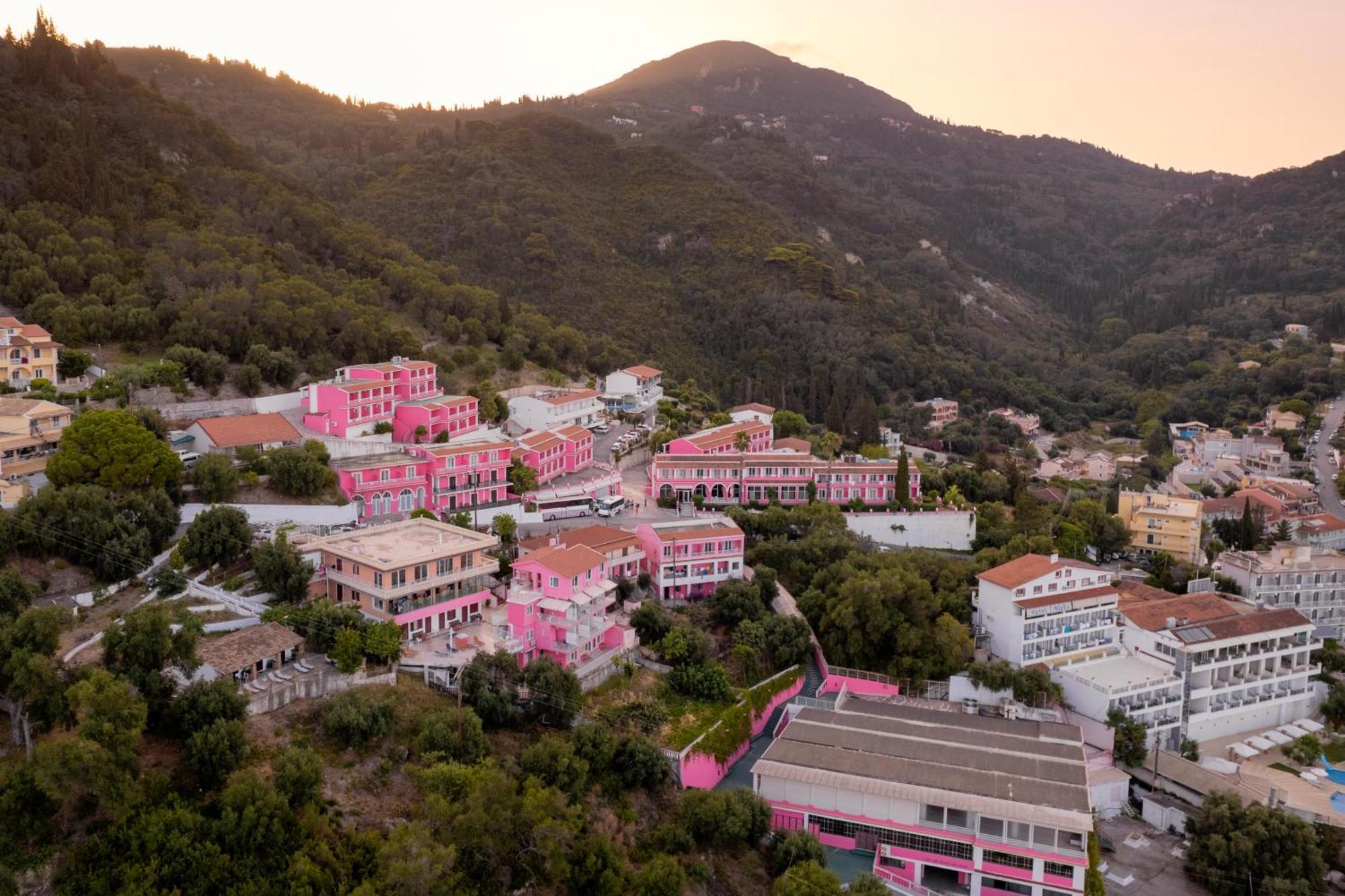 The Pink Palace Hostel Agios Gordios  Bagian luar foto